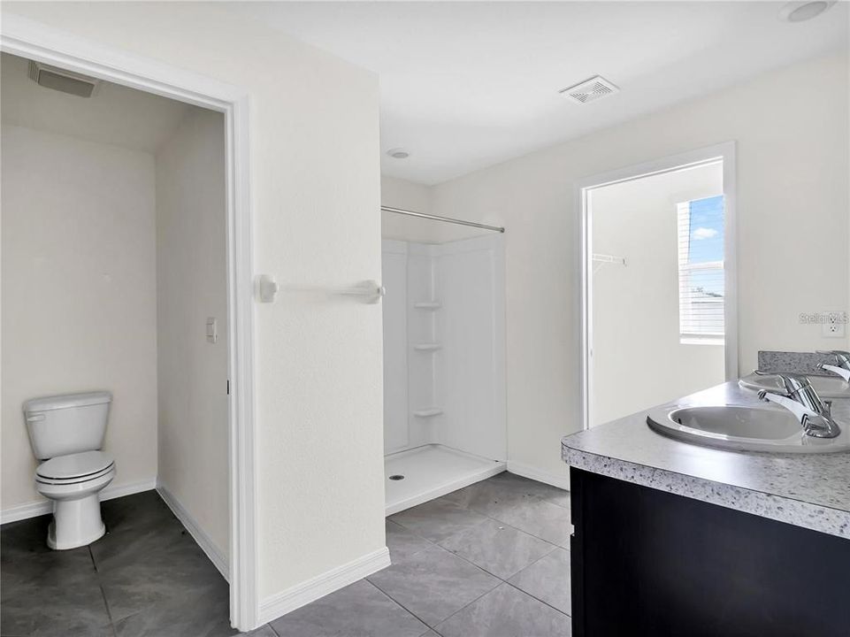 For Rent: $2,600 (5 beds, 3 baths, 2674 Square Feet)