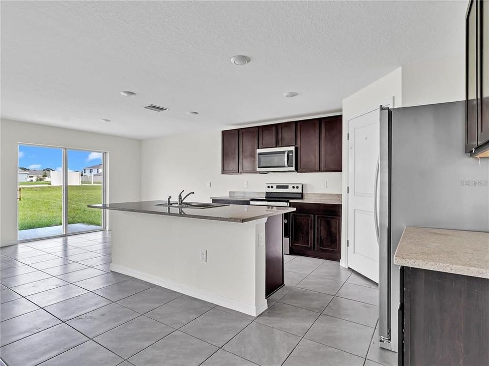 For Rent: $2,600 (5 beds, 3 baths, 2674 Square Feet)