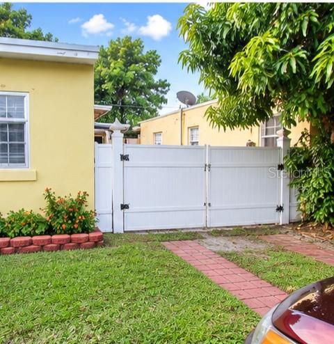 For Rent: $2,050 (2 beds, 1 baths, 1963 Square Feet)
