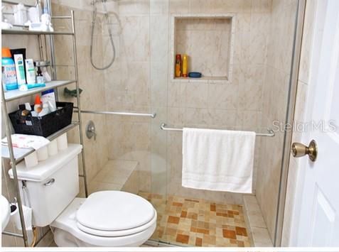 For Rent: $2,050 (2 beds, 1 baths, 1963 Square Feet)