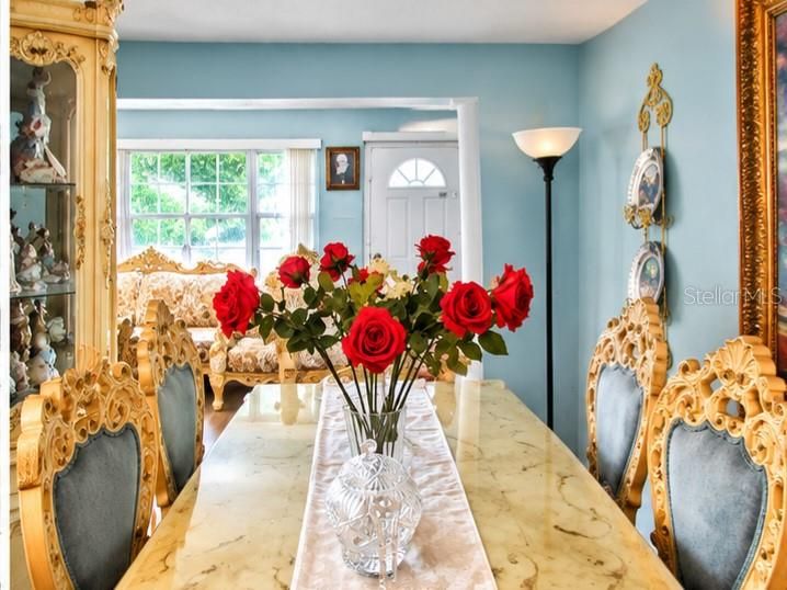 For Rent: $2,050 (2 beds, 1 baths, 1963 Square Feet)