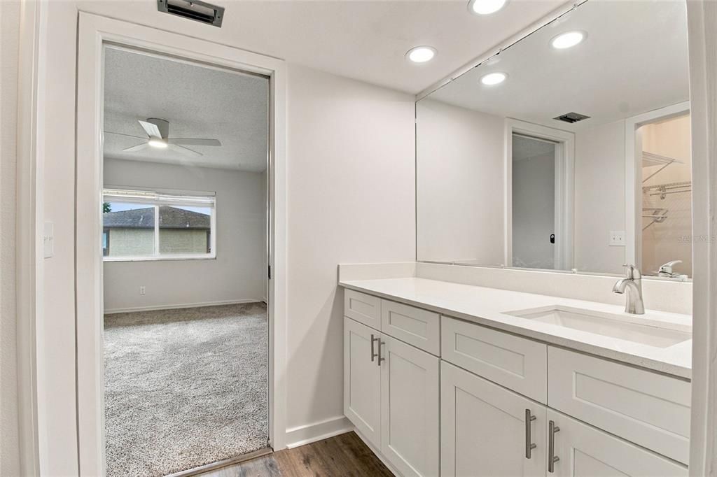For Sale: $225,000 (2 beds, 2 baths, 1055 Square Feet)