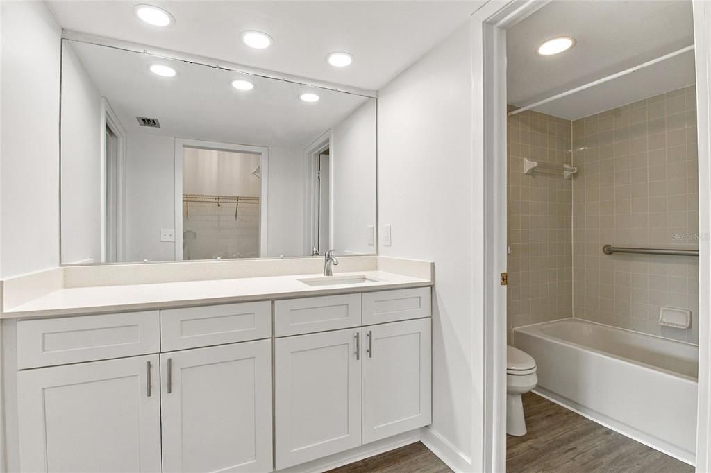 For Sale: $225,000 (2 beds, 2 baths, 1055 Square Feet)