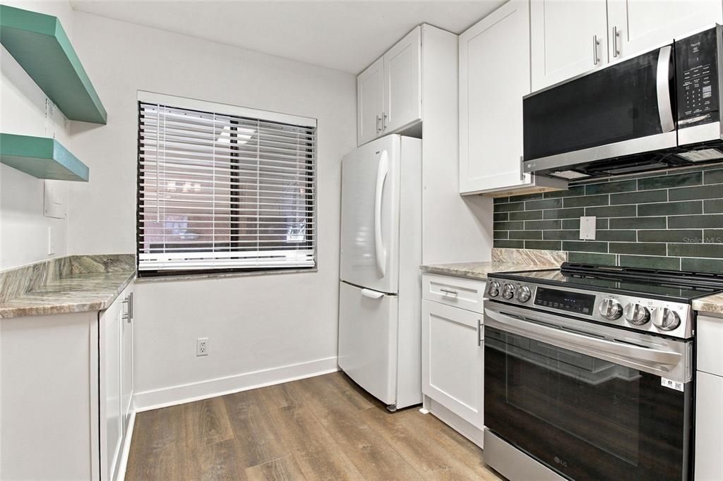 For Sale: $225,000 (2 beds, 2 baths, 1055 Square Feet)