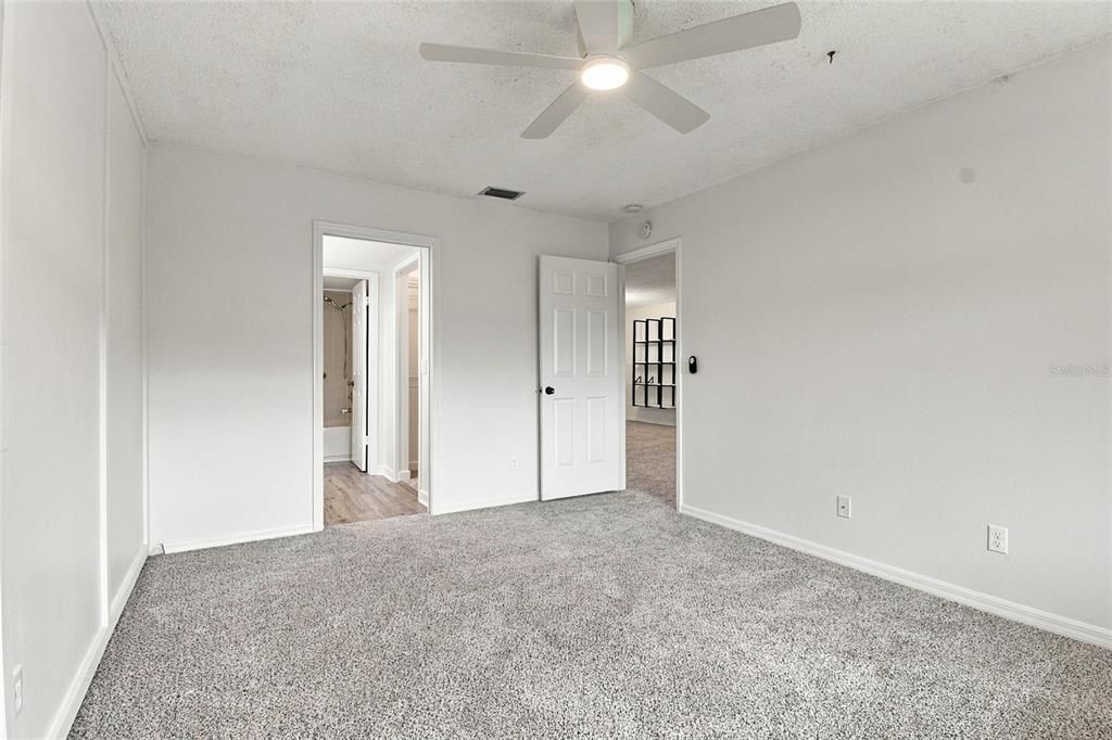 For Sale: $225,000 (2 beds, 2 baths, 1055 Square Feet)