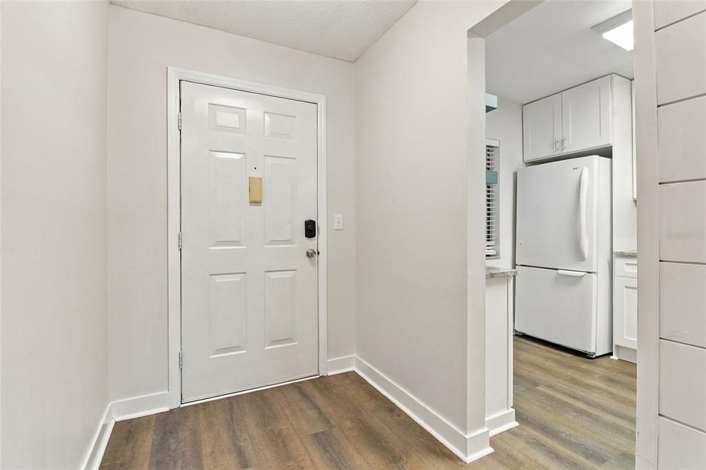For Sale: $225,000 (2 beds, 2 baths, 1055 Square Feet)