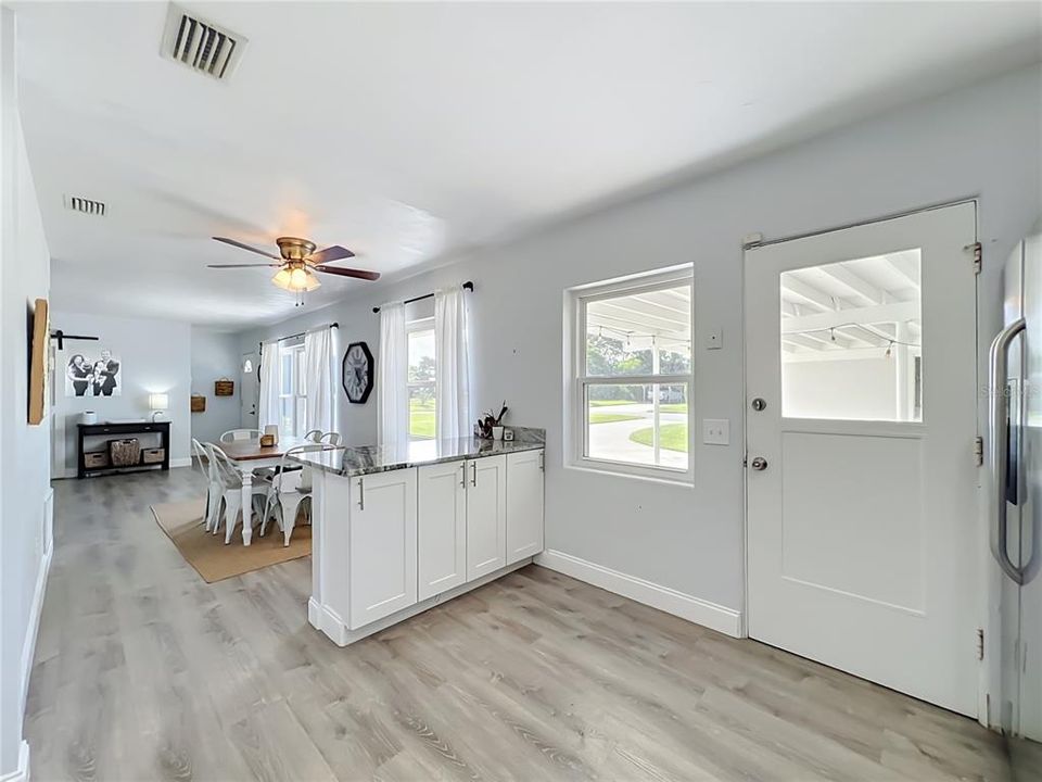 En Venta: $364,900 (4 camas, 2 baños, 1388 Pies cuadrados)