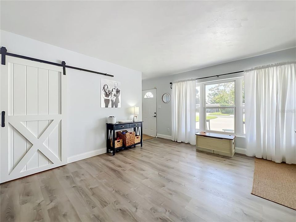 En Venta: $364,900 (4 camas, 2 baños, 1388 Pies cuadrados)
