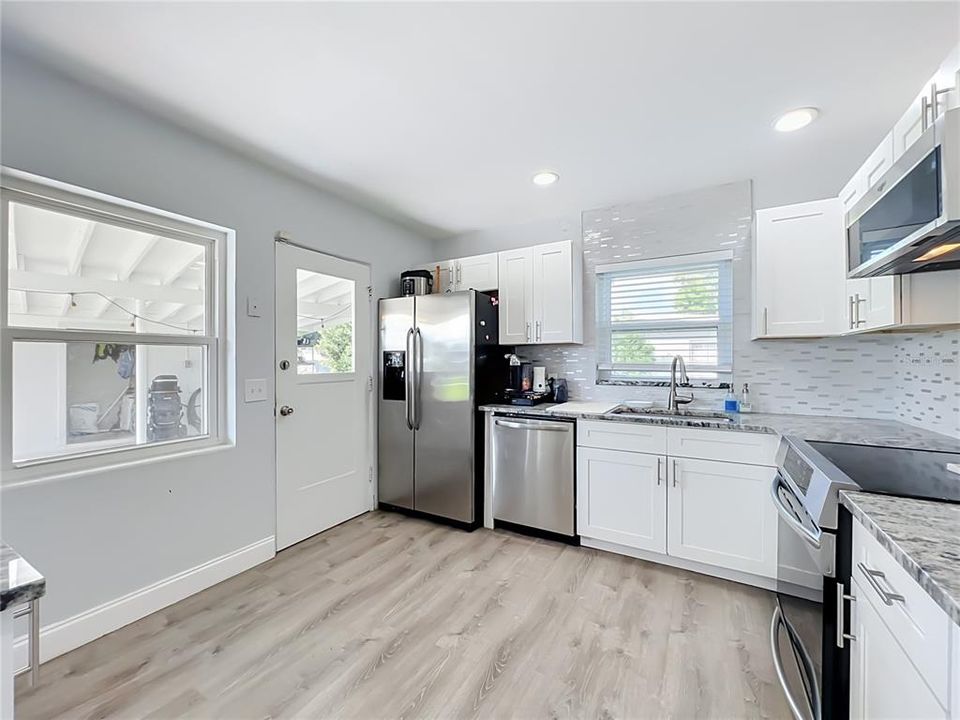 En Venta: $364,900 (4 camas, 2 baños, 1388 Pies cuadrados)