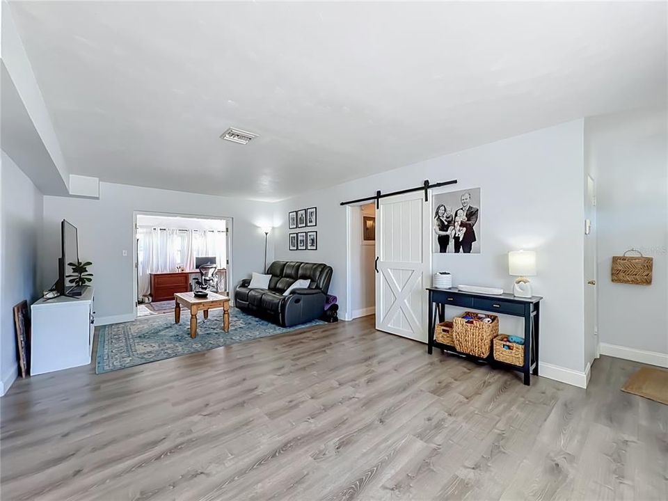 En Venta: $364,900 (4 camas, 2 baños, 1388 Pies cuadrados)