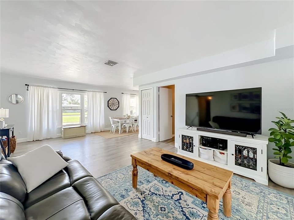 En Venta: $364,900 (4 camas, 2 baños, 1388 Pies cuadrados)