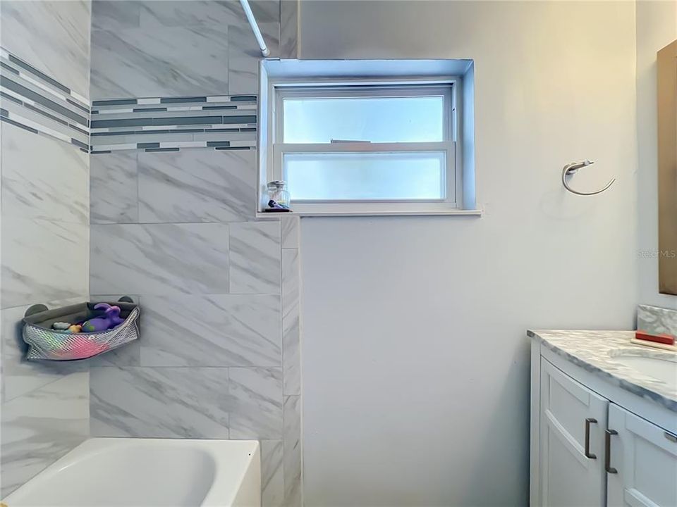 En Venta: $364,900 (4 camas, 2 baños, 1388 Pies cuadrados)