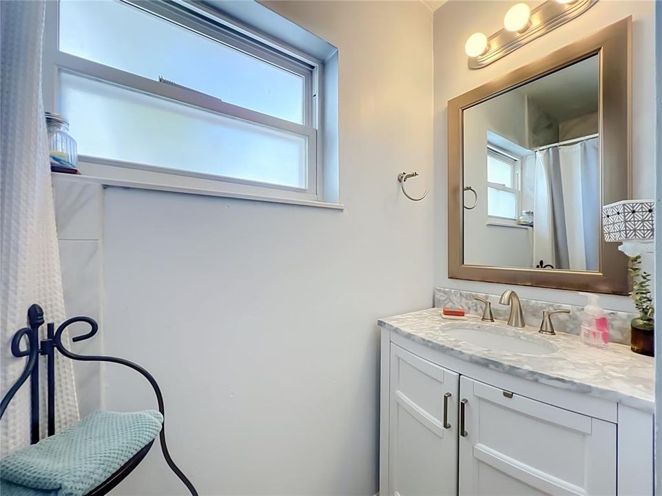 En Venta: $364,900 (4 camas, 2 baños, 1388 Pies cuadrados)