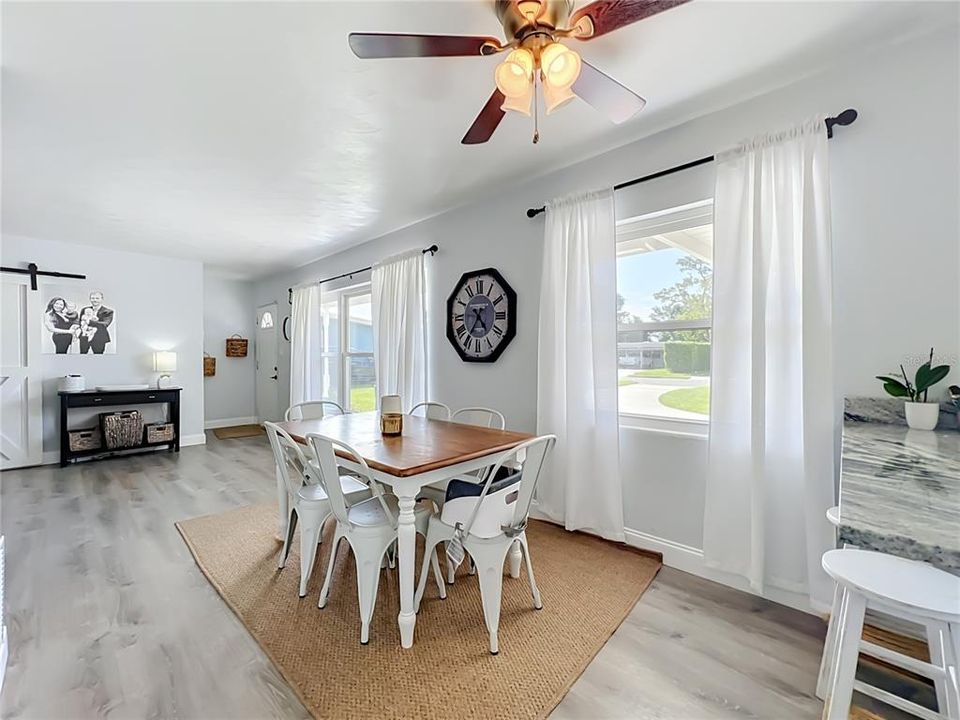En Venta: $364,900 (4 camas, 2 baños, 1388 Pies cuadrados)