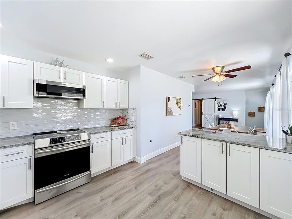 En Venta: $364,900 (4 camas, 2 baños, 1388 Pies cuadrados)