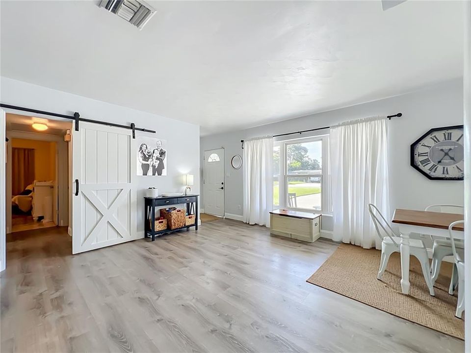 En Venta: $364,900 (4 camas, 2 baños, 1388 Pies cuadrados)