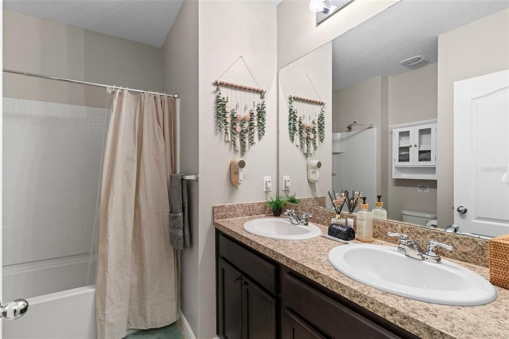 For Rent: $3,200 (4 beds, 2 baths, 2368 Square Feet)