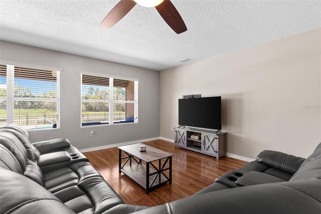 For Rent: $3,200 (4 beds, 2 baths, 2368 Square Feet)