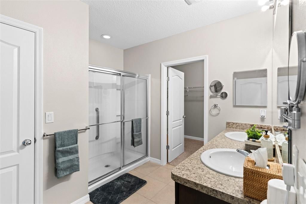 For Rent: $3,200 (4 beds, 2 baths, 2368 Square Feet)