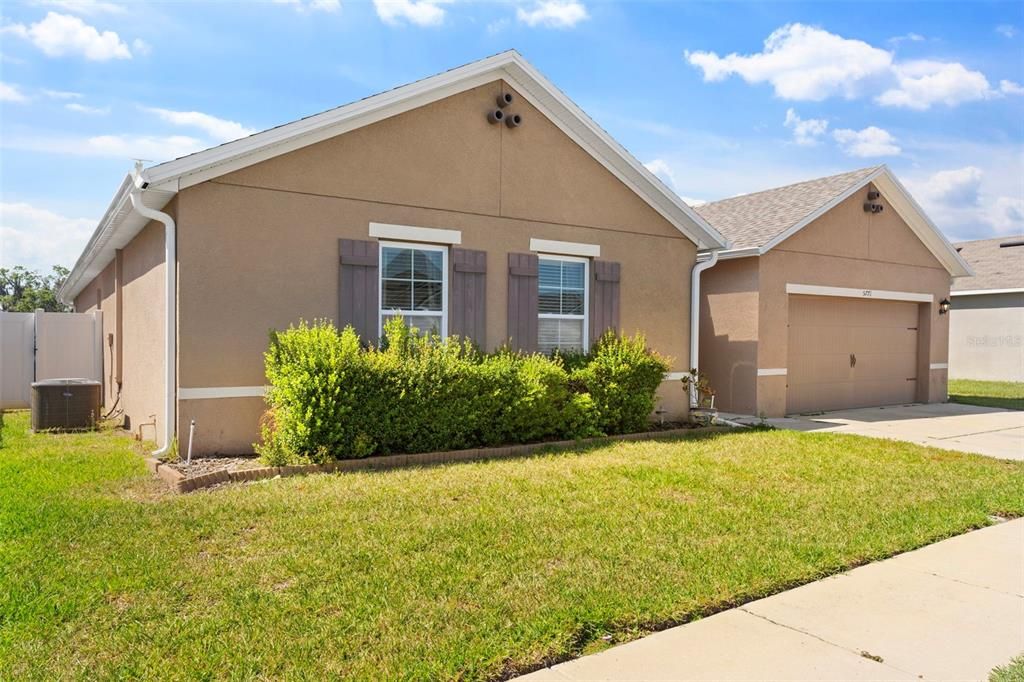 For Rent: $3,200 (4 beds, 2 baths, 2368 Square Feet)