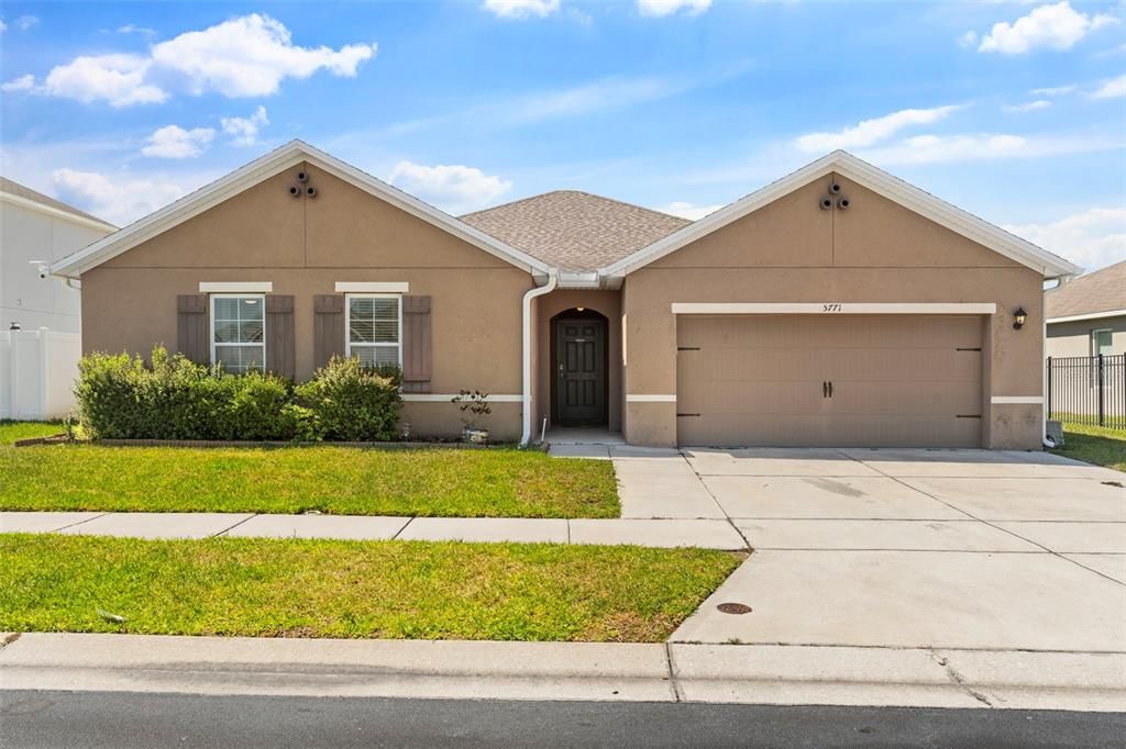 For Rent: $3,200 (4 beds, 2 baths, 2368 Square Feet)