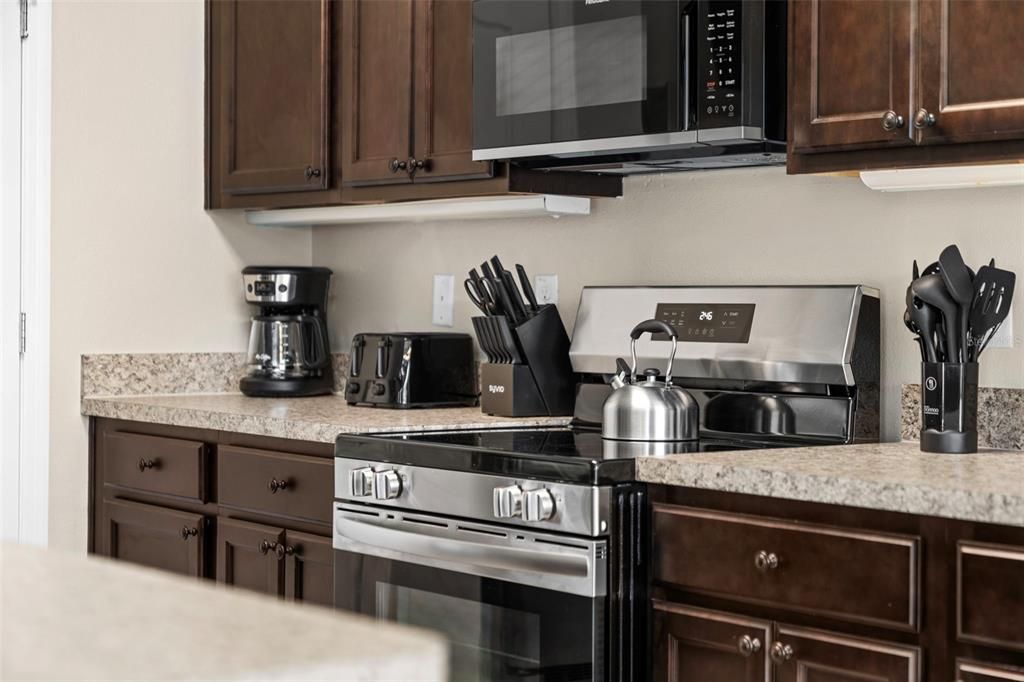 For Rent: $3,200 (4 beds, 2 baths, 2368 Square Feet)