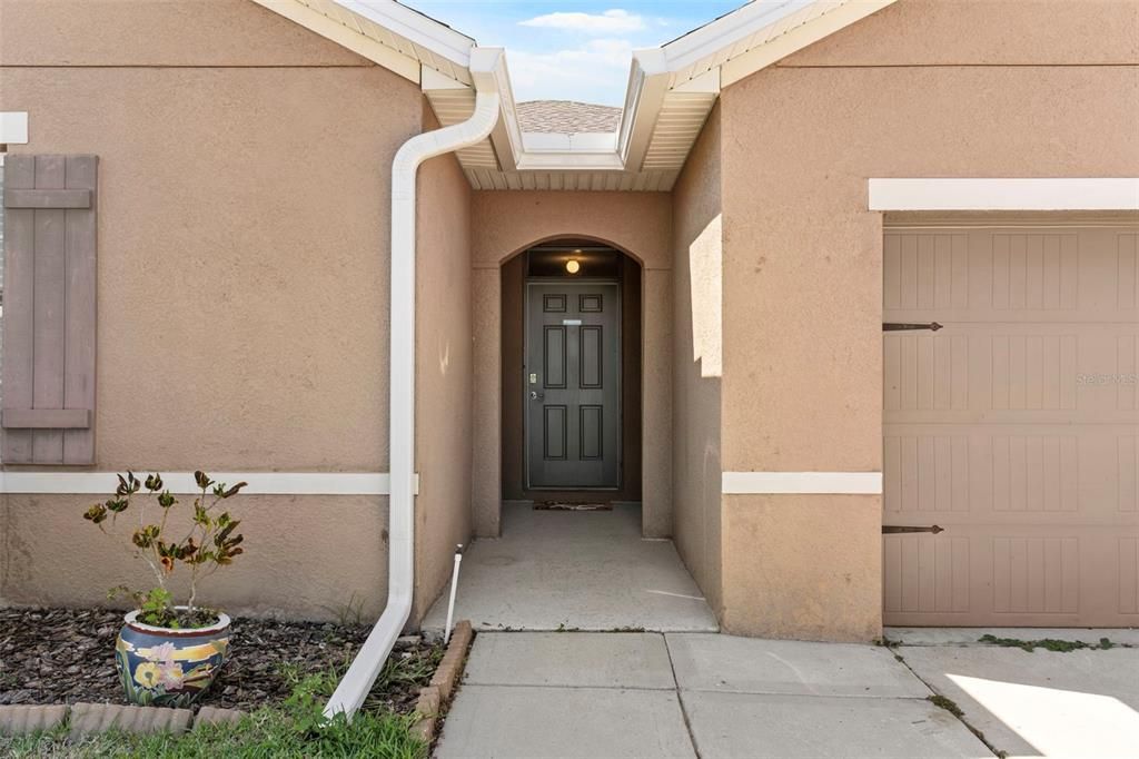 For Rent: $3,200 (4 beds, 2 baths, 2368 Square Feet)