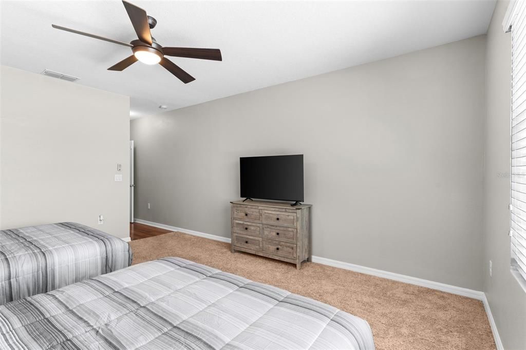 For Rent: $3,200 (4 beds, 2 baths, 2368 Square Feet)