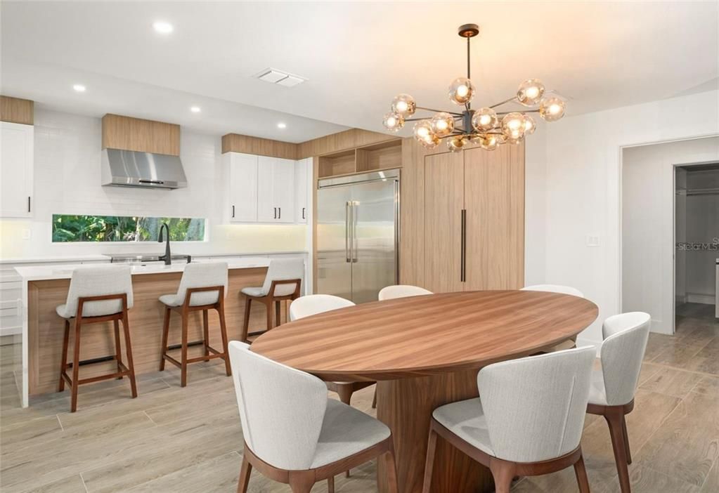 En Venta: $1,280,000 (4 camas, 2 baños, 2441 Pies cuadrados)