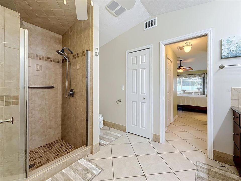 Activo con contrato: $369,500 (3 camas, 2 baños, 1729 Pies cuadrados)