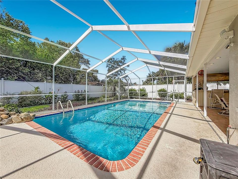 Activo con contrato: $369,500 (3 camas, 2 baños, 1729 Pies cuadrados)
