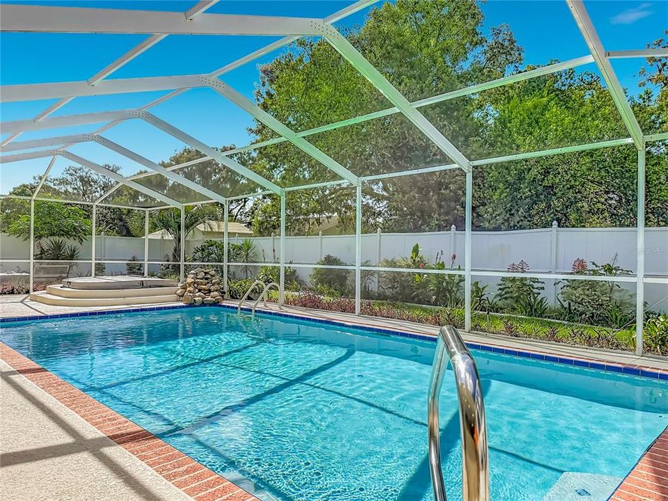 Activo con contrato: $369,500 (3 camas, 2 baños, 1729 Pies cuadrados)