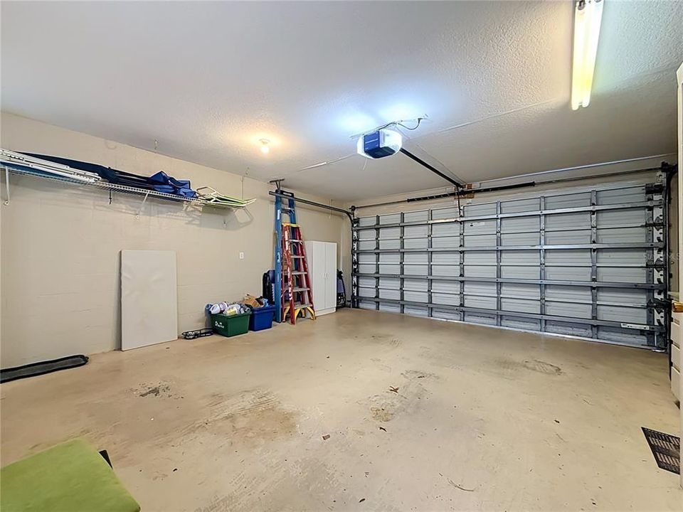 Activo con contrato: $369,500 (3 camas, 2 baños, 1729 Pies cuadrados)