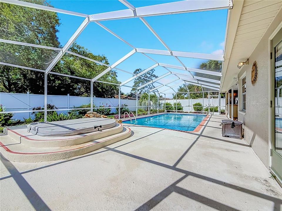 Activo con contrato: $369,500 (3 camas, 2 baños, 1729 Pies cuadrados)
