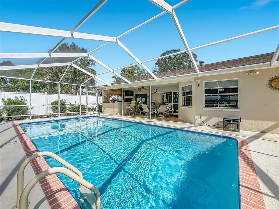 Activo con contrato: $369,500 (3 camas, 2 baños, 1729 Pies cuadrados)