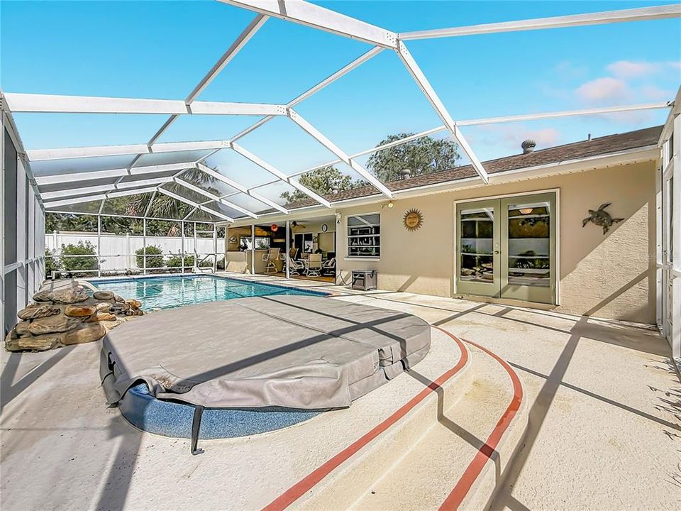 Activo con contrato: $369,500 (3 camas, 2 baños, 1729 Pies cuadrados)