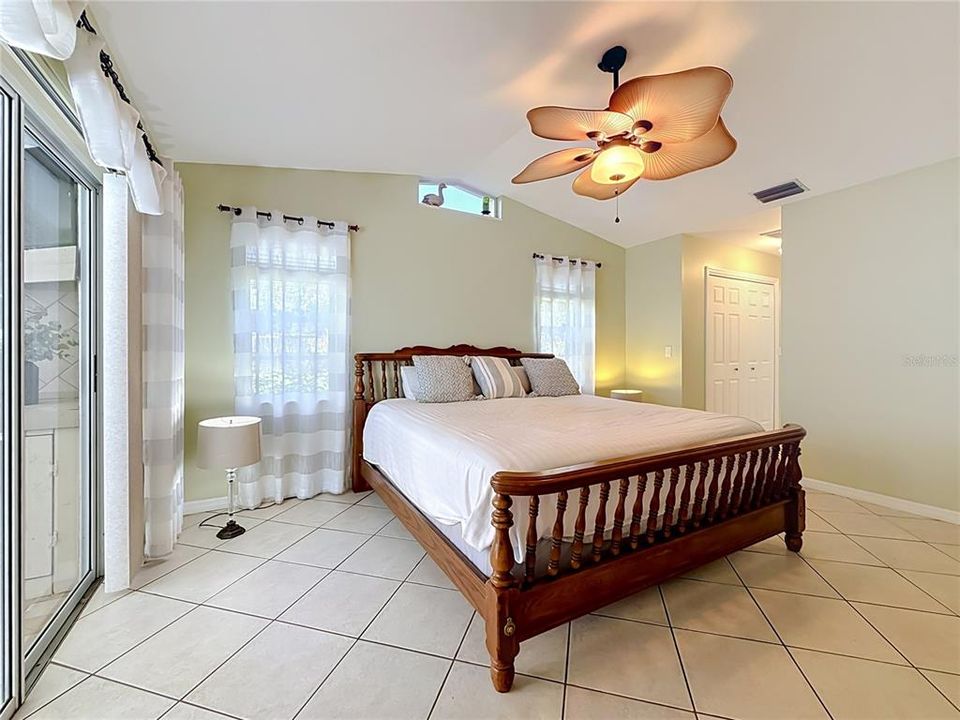 Activo con contrato: $369,500 (3 camas, 2 baños, 1729 Pies cuadrados)