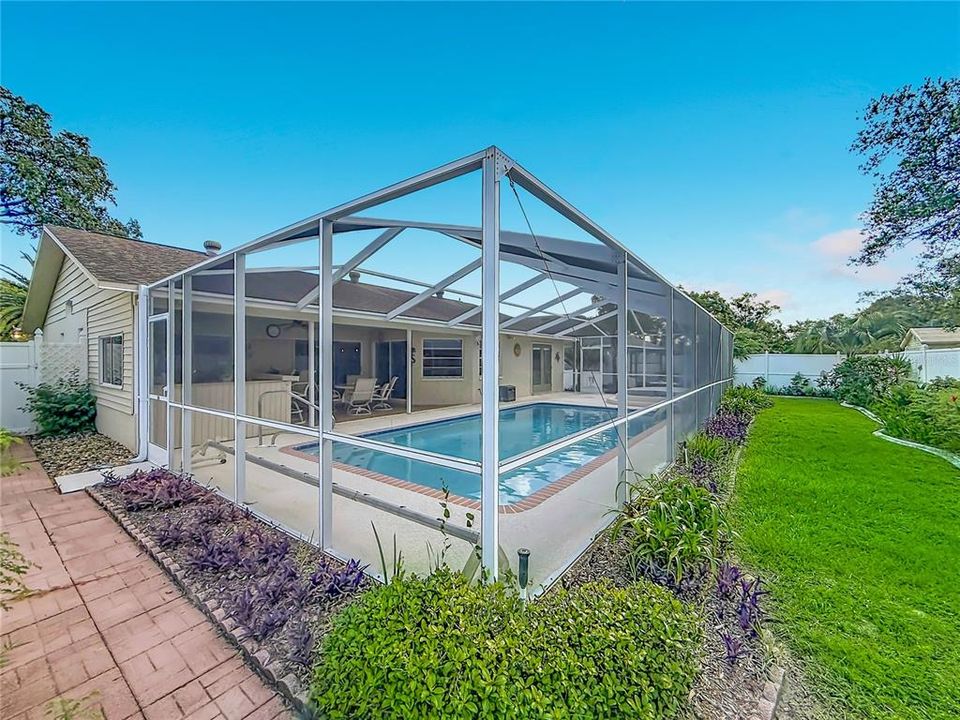 Activo con contrato: $369,500 (3 camas, 2 baños, 1729 Pies cuadrados)