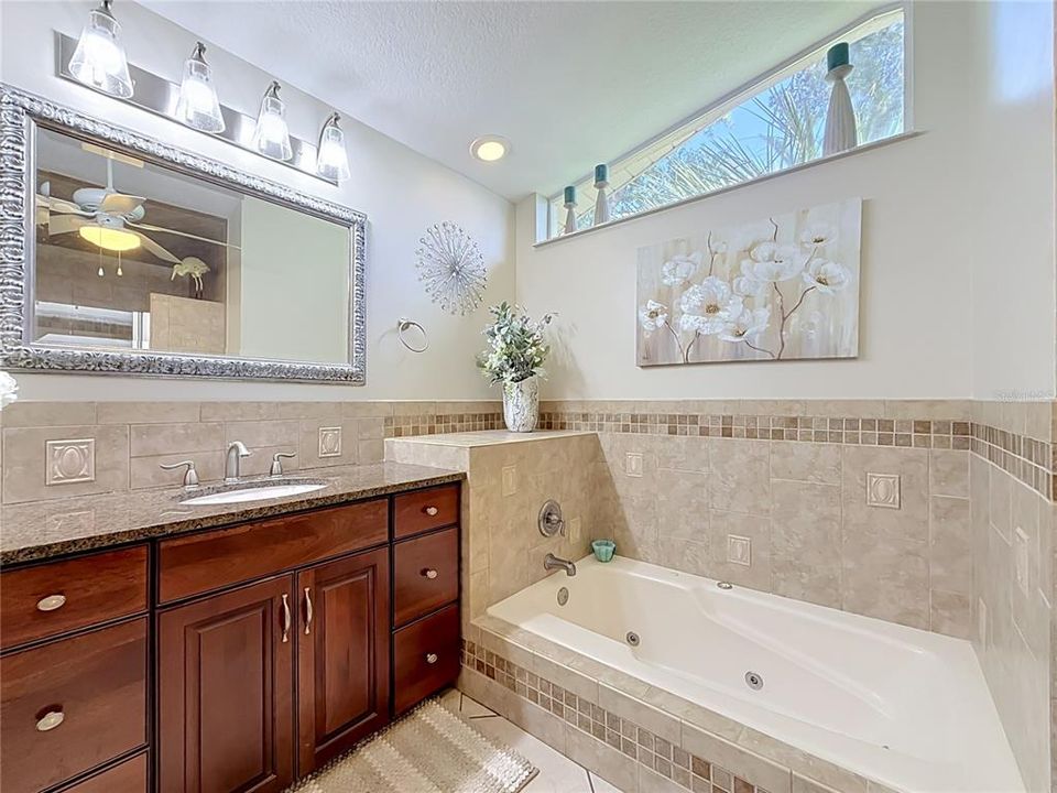 Activo con contrato: $369,500 (3 camas, 2 baños, 1729 Pies cuadrados)