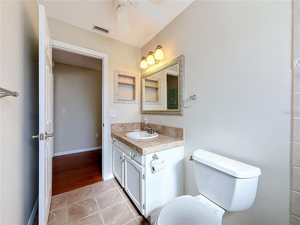 Activo con contrato: $369,500 (3 camas, 2 baños, 1729 Pies cuadrados)