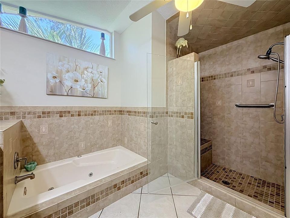 Activo con contrato: $369,500 (3 camas, 2 baños, 1729 Pies cuadrados)