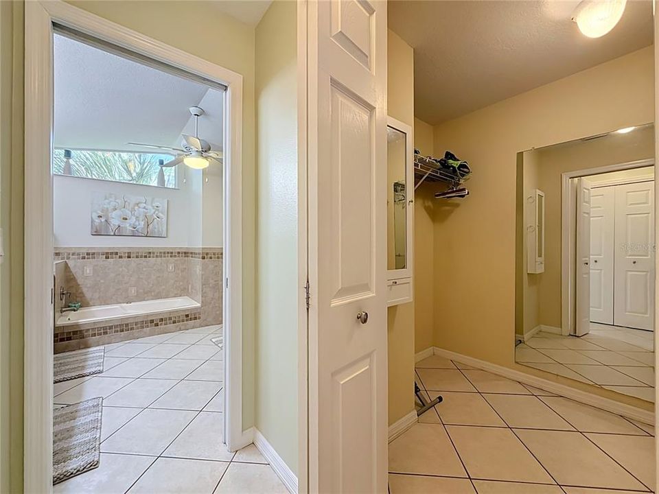Activo con contrato: $369,500 (3 camas, 2 baños, 1729 Pies cuadrados)
