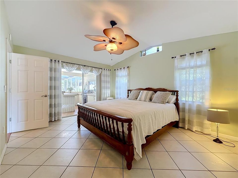 Activo con contrato: $369,500 (3 camas, 2 baños, 1729 Pies cuadrados)