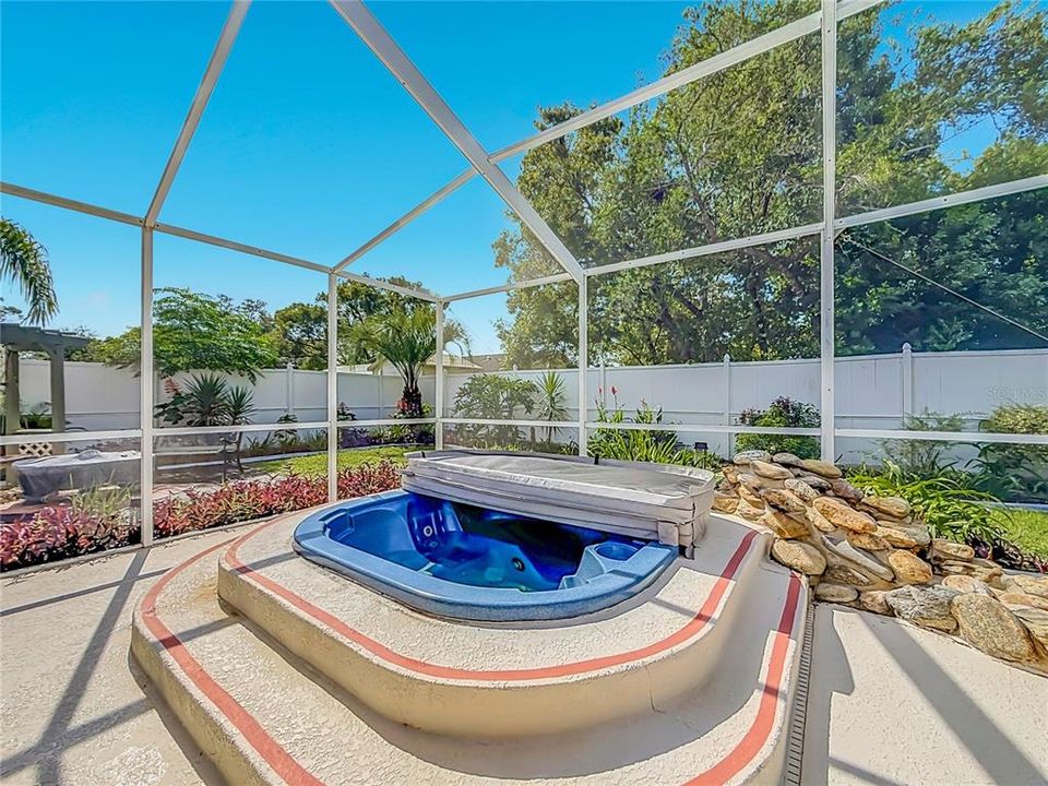 Activo con contrato: $369,500 (3 camas, 2 baños, 1729 Pies cuadrados)