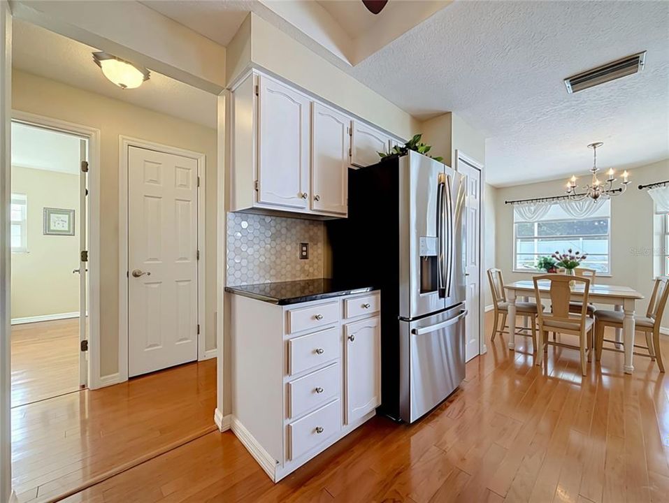 Activo con contrato: $369,500 (3 camas, 2 baños, 1729 Pies cuadrados)