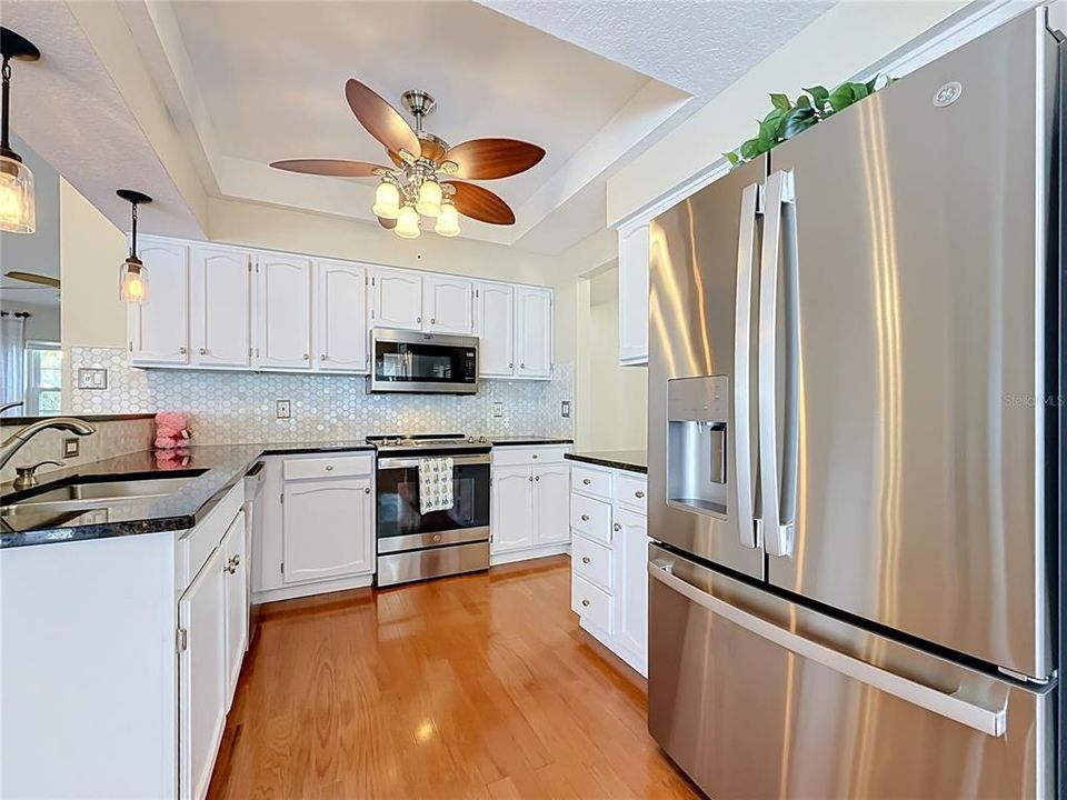 Activo con contrato: $369,500 (3 camas, 2 baños, 1729 Pies cuadrados)