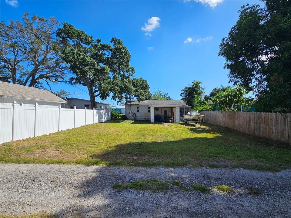 En Venta: $305,000 (0.14 acres)