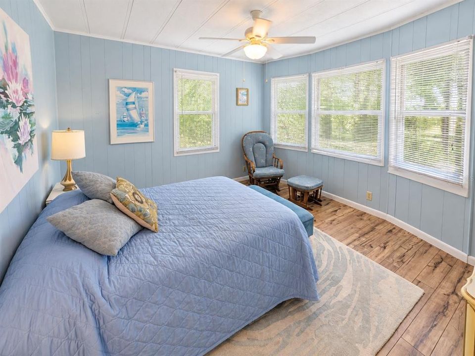 For Sale: $125,000 (2 beds, 2 baths, 1150 Square Feet)