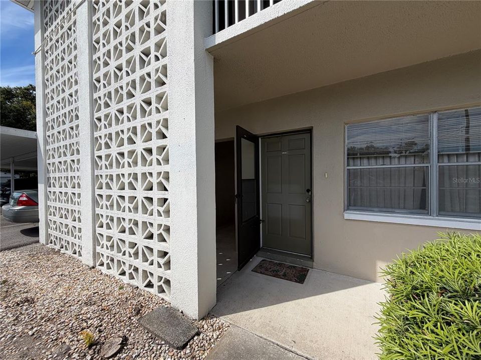 For Sale: $190,000 (2 beds, 2 baths, 1029 Square Feet)