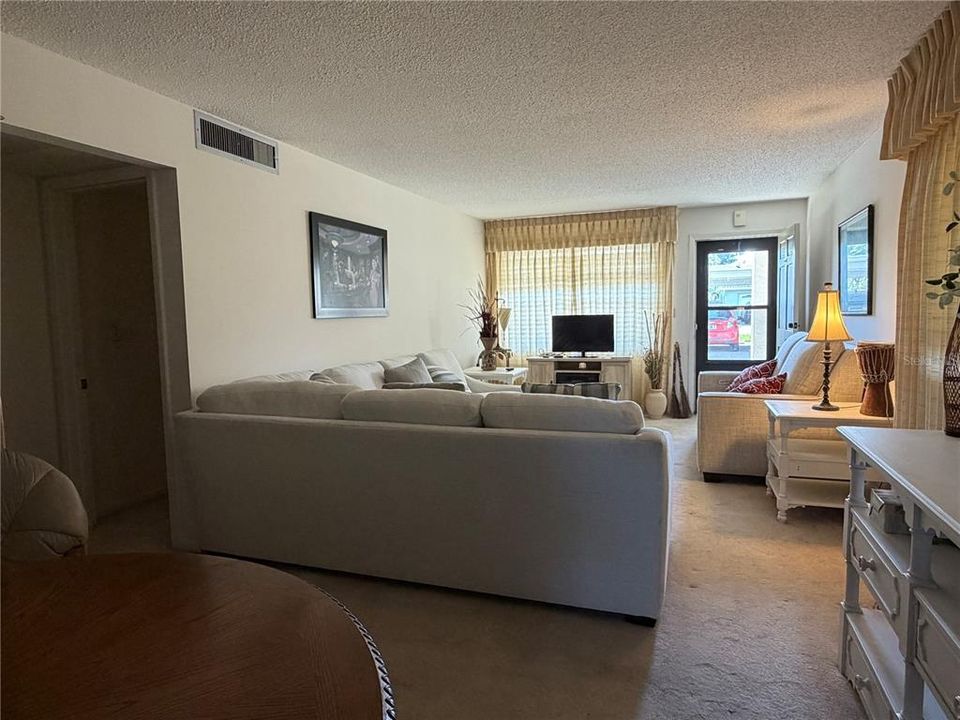 For Sale: $190,000 (2 beds, 2 baths, 1029 Square Feet)